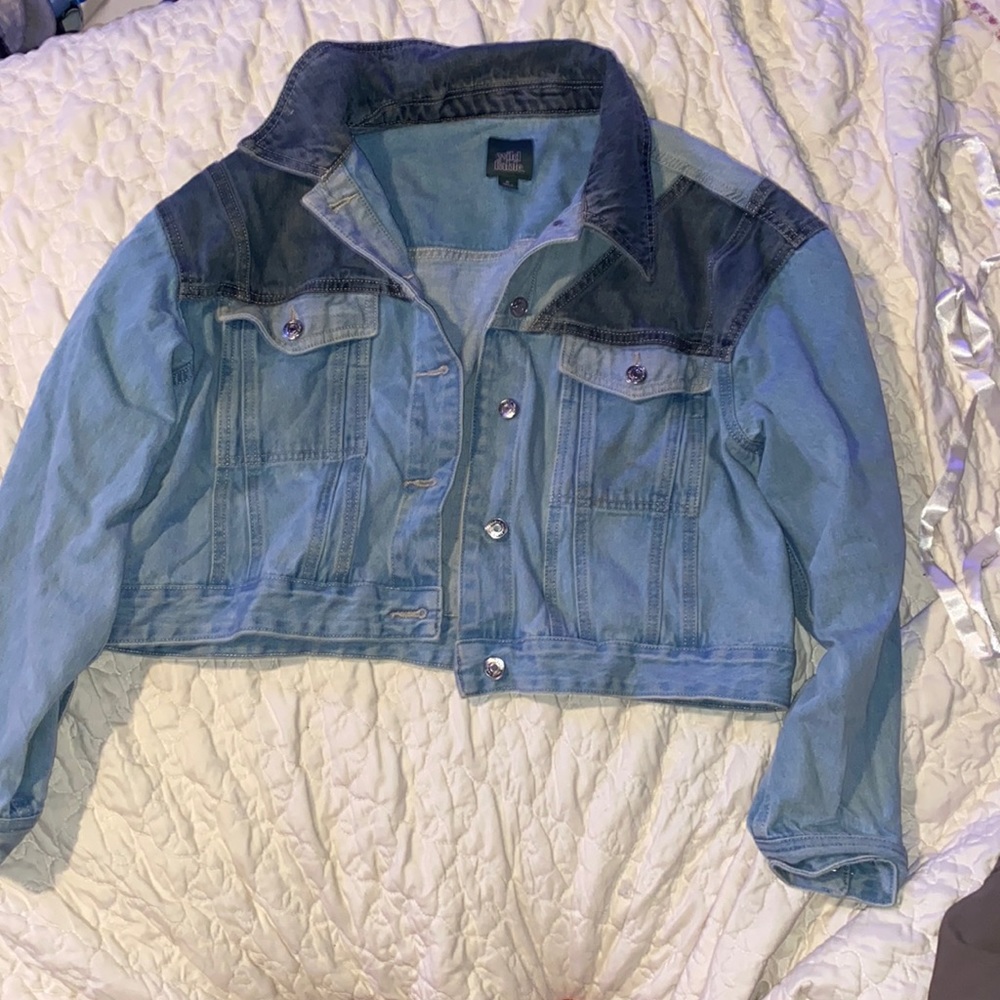 XL cropped two-color jean jacket